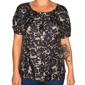 Banana Republic Faux Lace Print Silk Short Sleeve Blouse Size Large Black